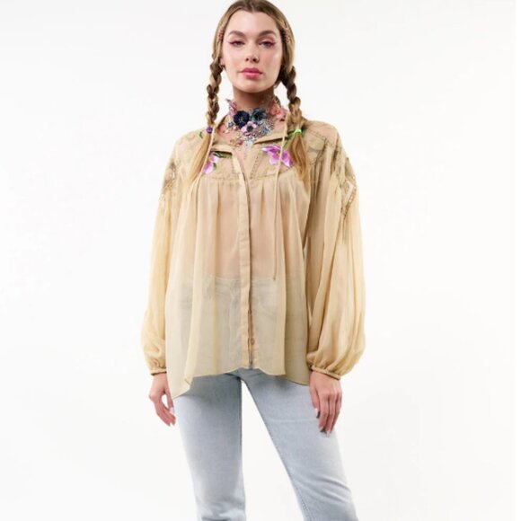 Elegant Cream Blouse with Floral Embroidery - Picture 3 of 15